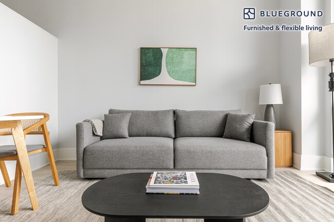 Building Photo - 812 W Adams St