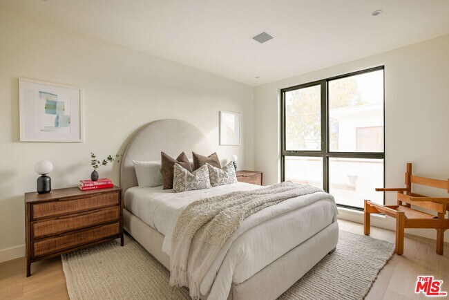 Foto del edificio - 919 Hilldale Ave