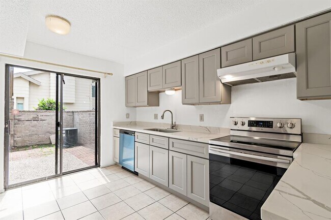 Building Photo - 3158 Windchase Blvd