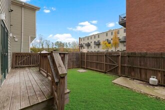 Building Photo - 439 Whiton St