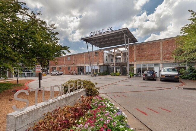 Foto del edificio - Gorgeous 2/1 Loft Beside ATL BeltLine in V...