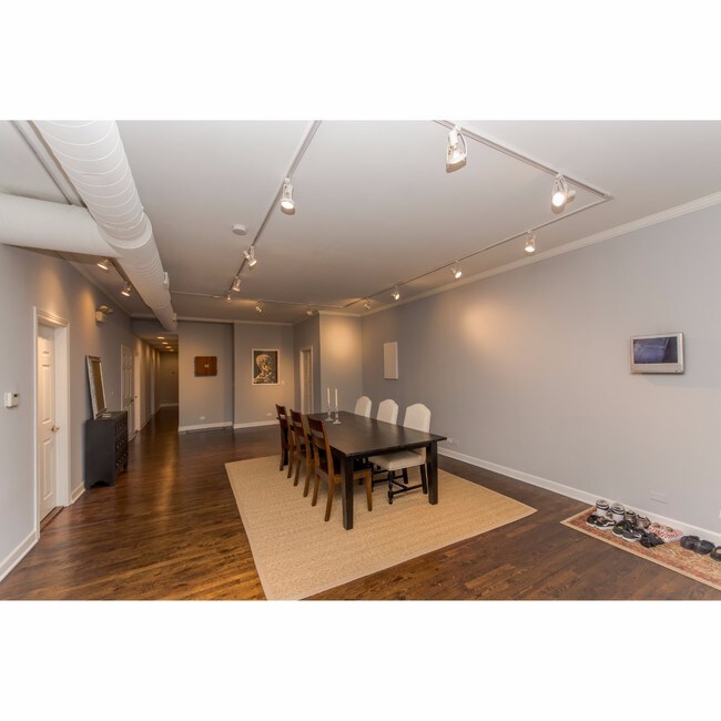 Foto del edificio - 1021 N Lake Shore Dr