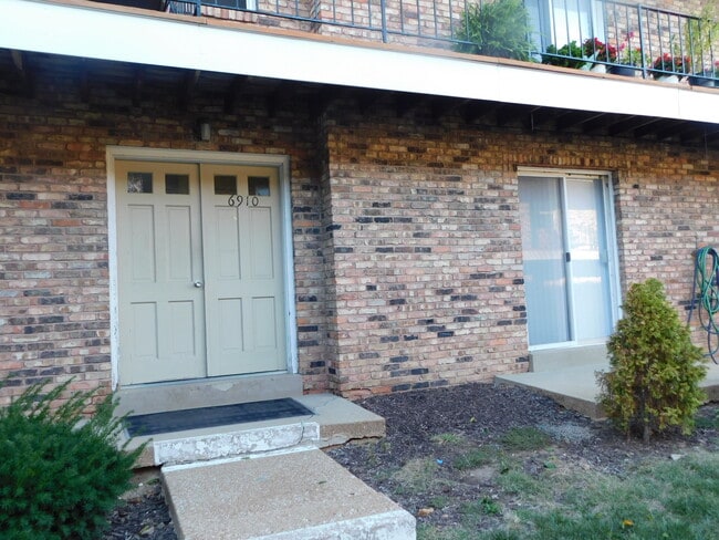 Foto del edificio - 6910 Colonial Woods Dr