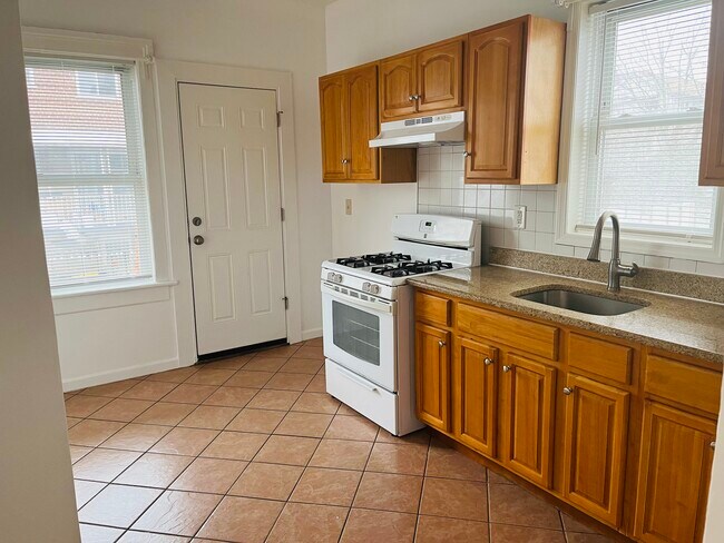 Kitchen - 1154 Ellsworth Ave