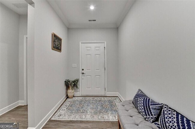 Foto del edificio - 811 Pineberry Ct