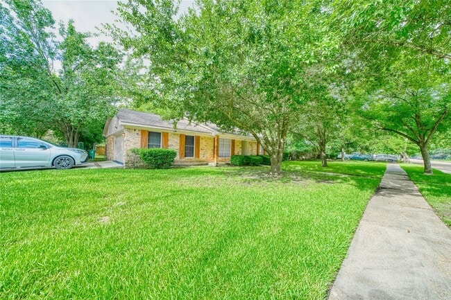 Building Photo - 5911 Dawnridge Dr