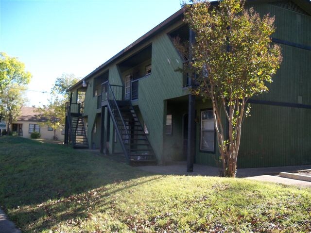 Primary Photo - 2400 Washington Ave