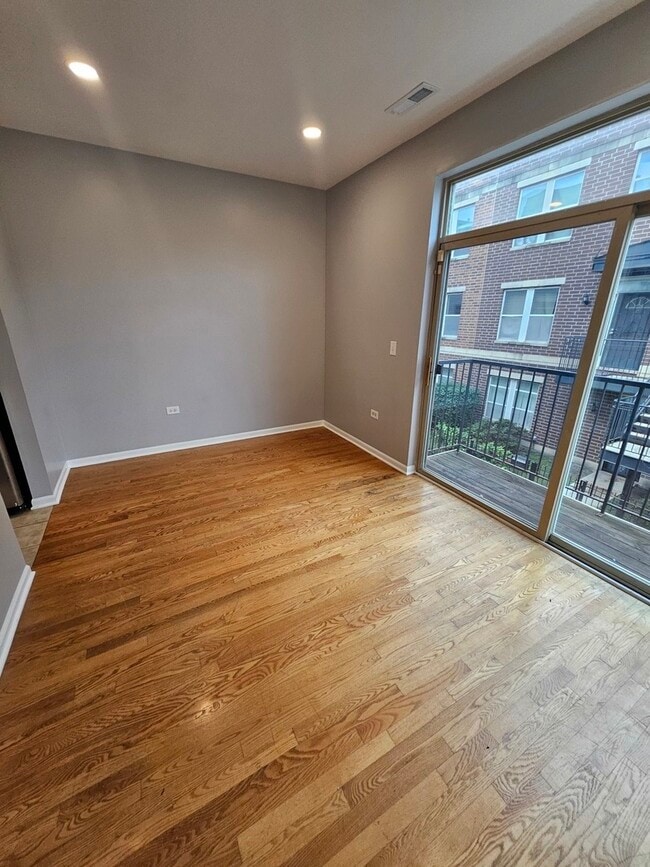 Foto del edificio - 736 S Kedzie Ave