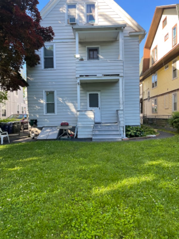 Building Photo - 137 Poplar St