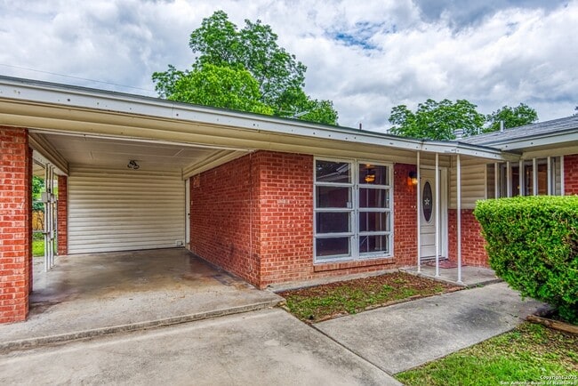 Building Photo - 211 Green Meadow Blvd