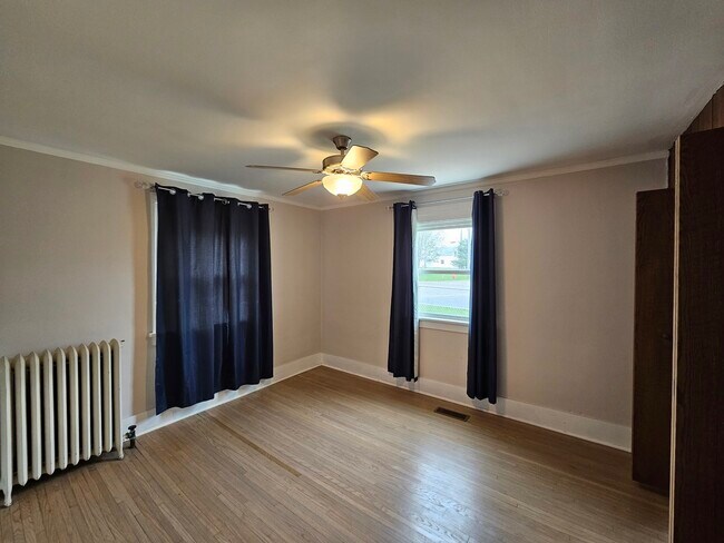 Building Photo - 1555 N La Fox St