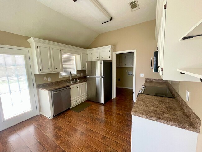 Foto del edificio - 3/2 For Rent in Brandon 047!