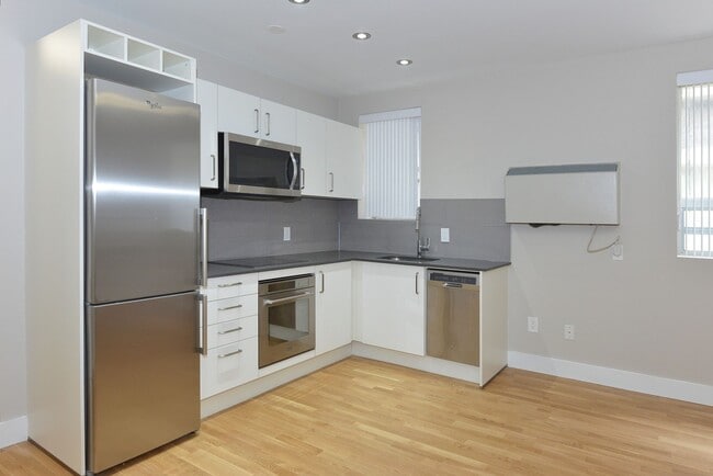 Building Photo - 81 Isabella Street