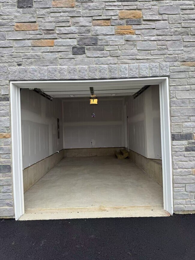 Building Photo - 136 Bell Ct