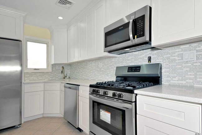 Building Photo - 818 Venetian Blvd