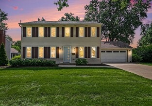 Building Photo - 1120 Summit Hills Ln