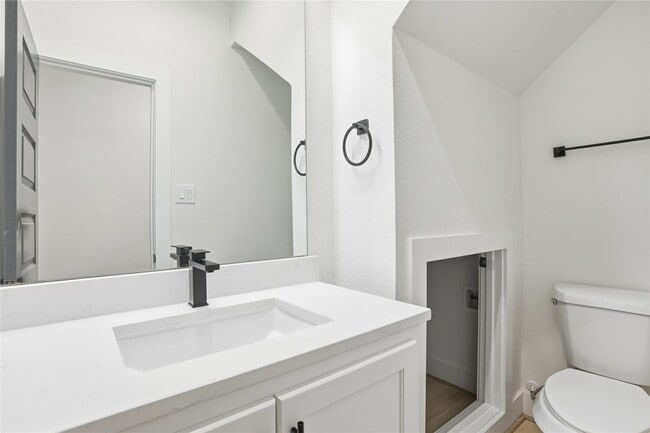 Photo - 712 Delano St Apartment