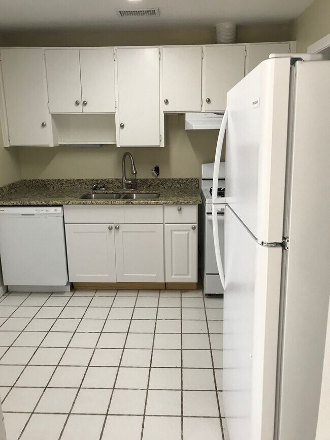 Building Photo - 221 Betty Rd Pensacola, FL 32507 January M...