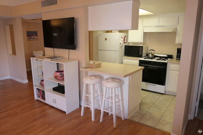 Building Photo - Biltmore2,Top floor,Furnished,Seasonal