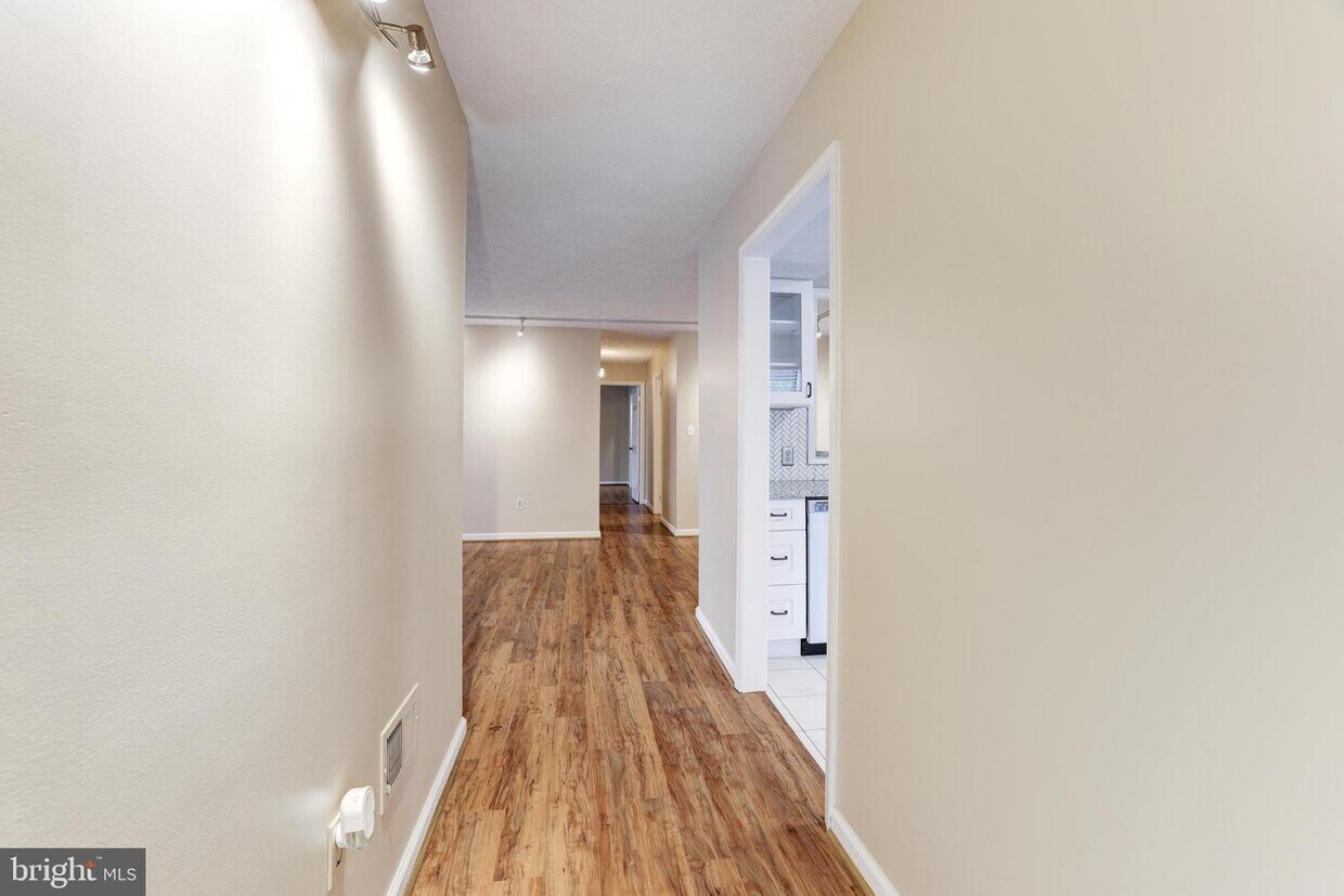 2295 Hunters Run Dr, Reston, VA 20191 Apartment for Rent in Reston