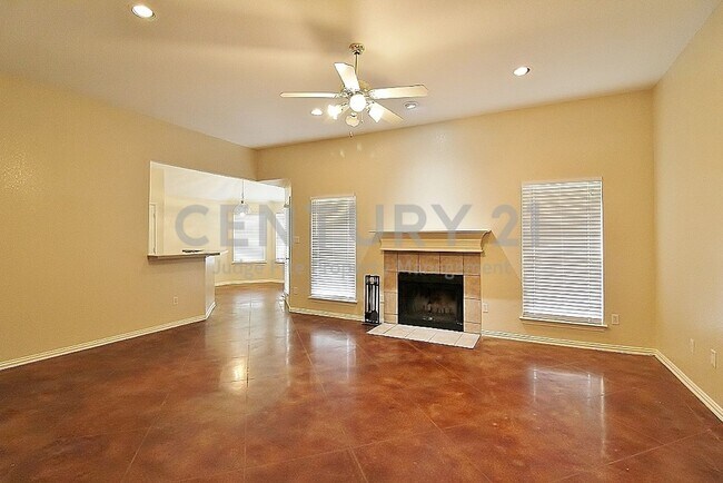 Building Photo - 302 Aspen Ct W
