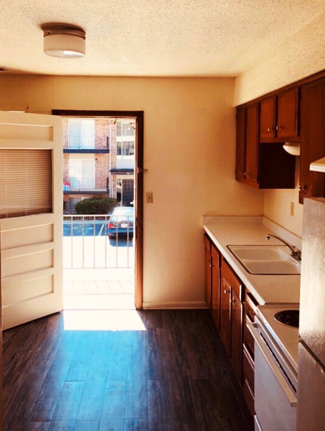 Kitchen - Dellwood Apartments