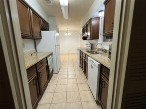 Building Photo - 5535 Ashgate Dr