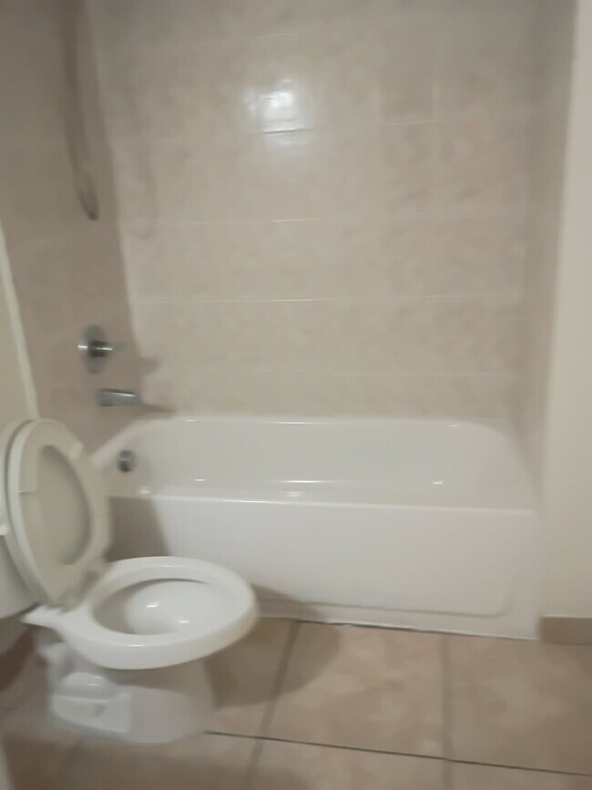 Baño - 1902 NW 83rd St