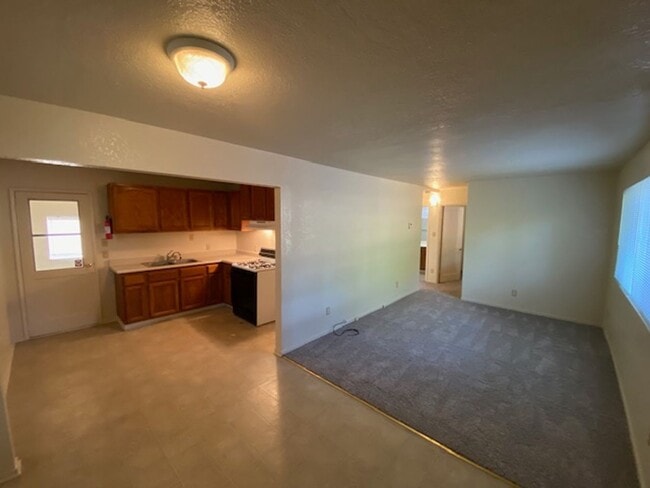 Building Photo - 3142 Garfield Ave