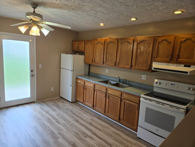 Foto del edificio - 145 Orchard View Ln