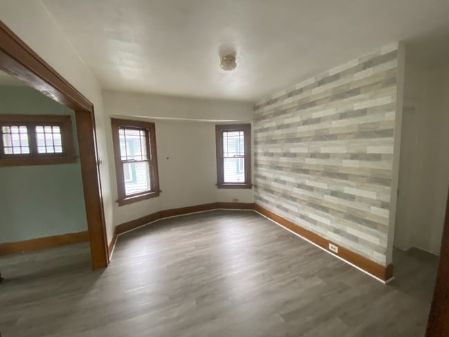 Foto del edificio - 3839 Hazelhurst Ave