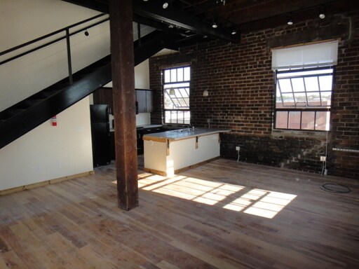 Building Photo - 323 N Patton Ave
