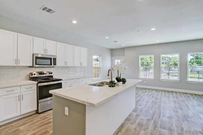 Building Photo - 3833 McKinley St