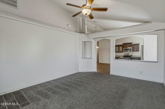 Foto del edificio - 14620 Carlo Alvarado Dr