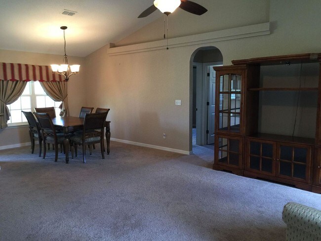Building Photo - 3 bedroom in Summerfield FL 34491
