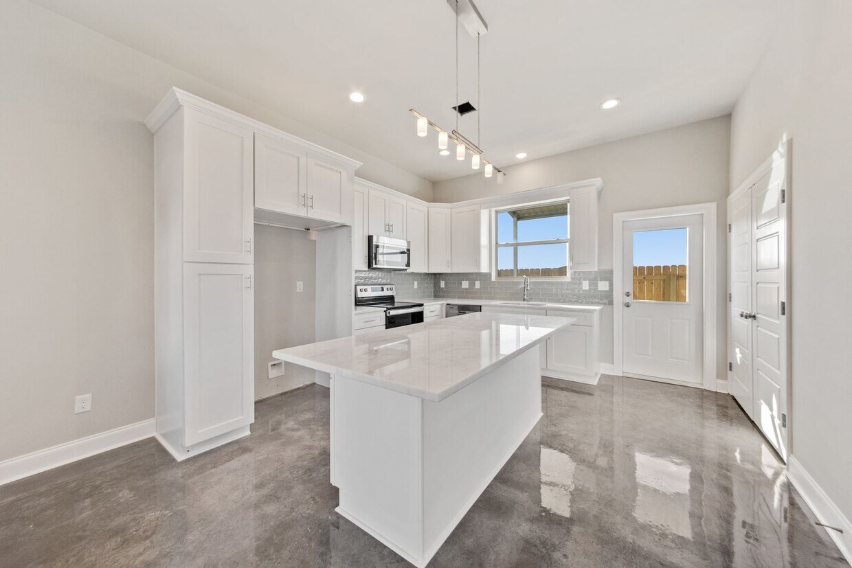 Foto principal - 111 Firethorn Dr