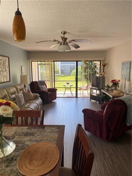 Foto del edificio - 175 SE St Lucie Blvd