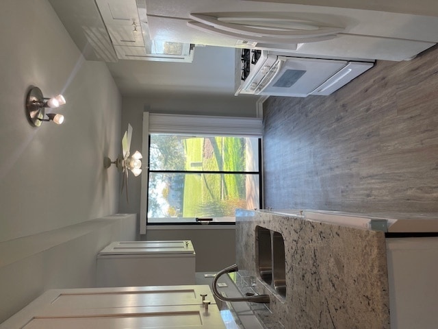 Building Photo - 933 Monroe Ct