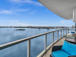 Building Photo - 665 NE 25th St