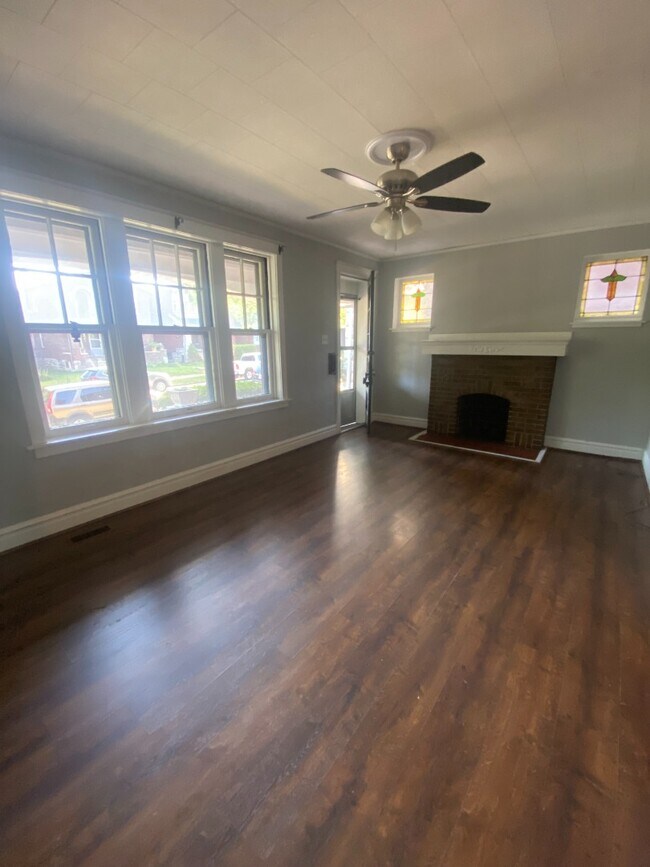 Foto del edificio - 5049 Lindenwood Ave