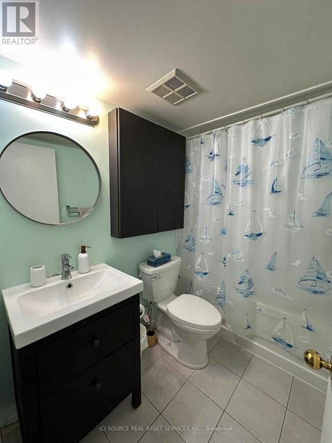 Building Photo - 270 Queens Quay W