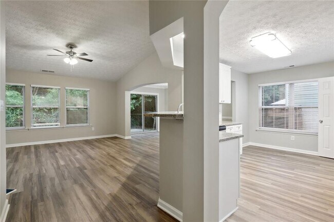 Building Photo - 210 Silver Arrow Cir