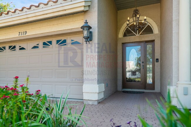 Building Photo - Beautiful 3 bedroom 2 bath home in Sarasota!