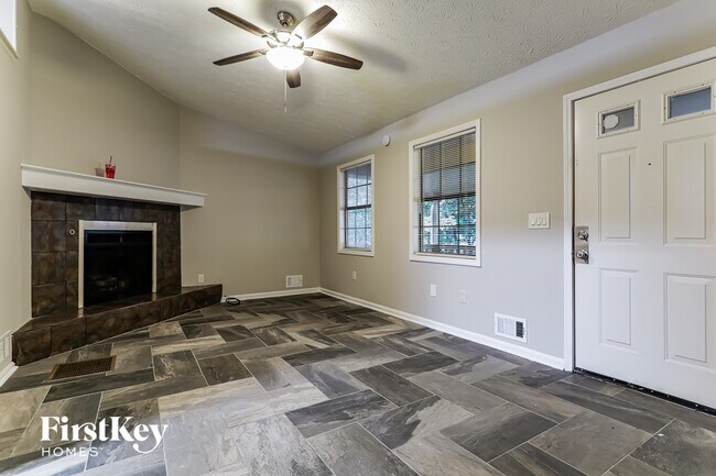 Foto del edificio - 1515 Trail Ridge Ct