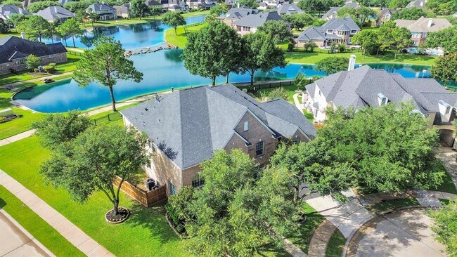 Foto del edificio - 7011 Monarch Lake Ln