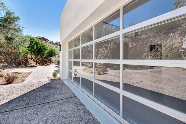 Building Photo - 3500 E Lincoln Dr