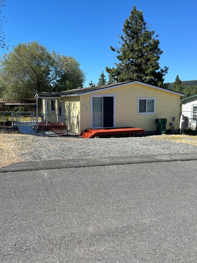 220 Van Ness St, Klamath Falls, OR 97601 House Rental in Klamath