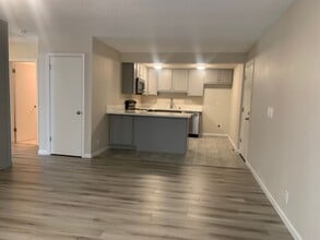 Building Photo - 5417-5419 E Knoll Dr