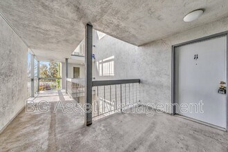 Building Photo - 944 Fletcher Ln