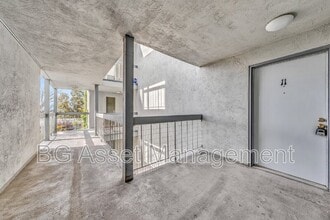 Building Photo - 944 Fletcher Ln